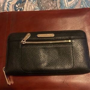 Micheal lord black pebbled leather wallet